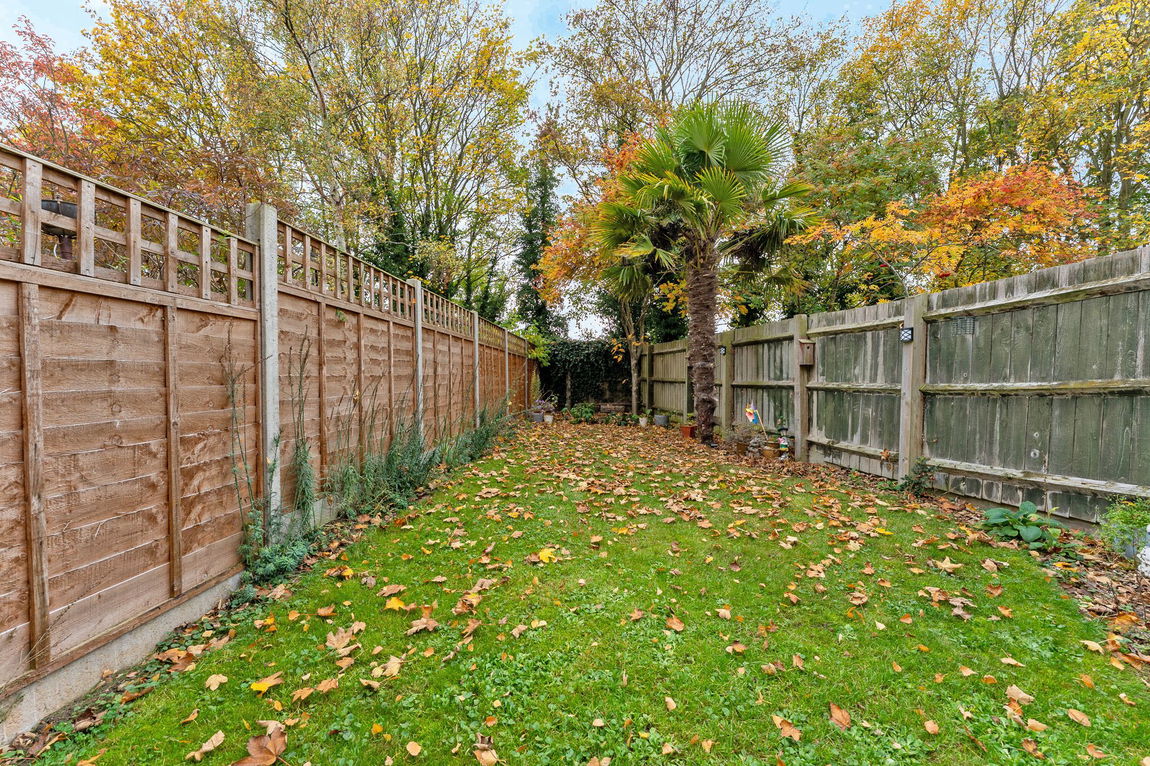 Lodge Close, Little Houghton, Northampton, NN7 1AF