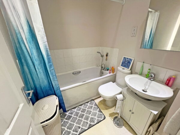 Saxthorpe Road, Hamilton, Leicester, Leicestershire, LE5 1PT