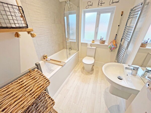 Flanders Close, Burbage, Leicestershire, LE10 2FN