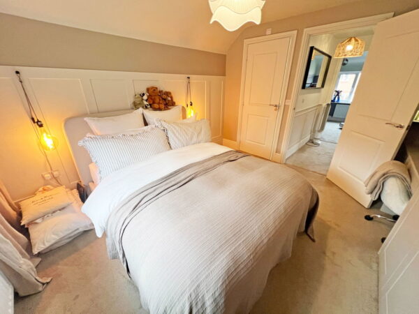 Flanders Close, Burbage, Leicestershire, LE10 2FN