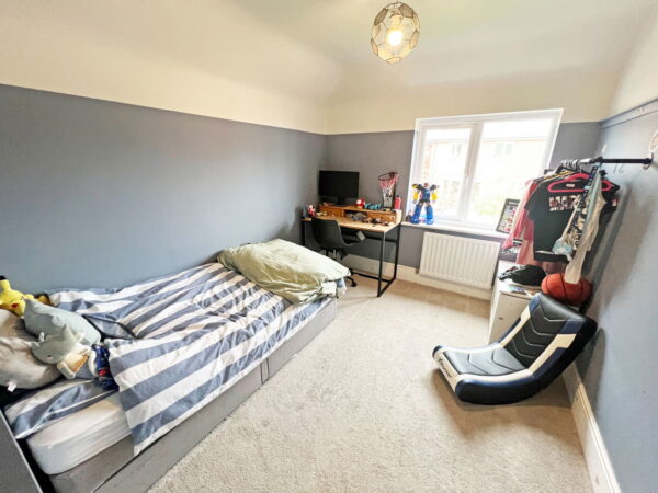 Flanders Close, Burbage, Leicestershire, LE10 2FN