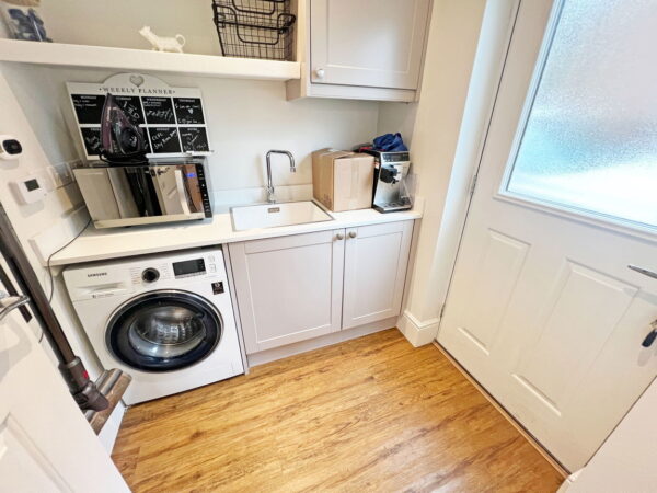 Flanders Close, Burbage, Leicestershire, LE10 2FN