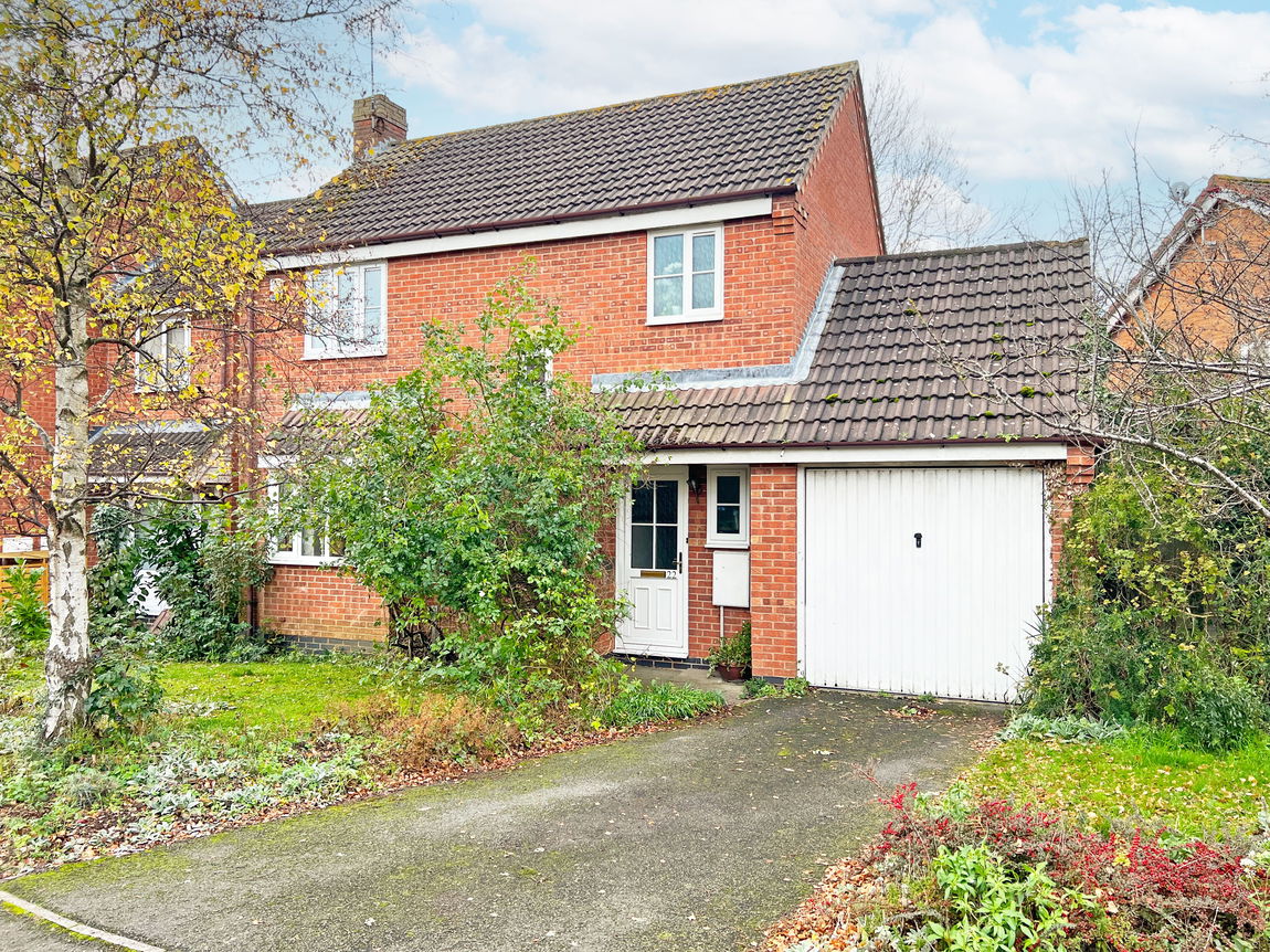Foxglove Road, Hamilton, Leicester, Leicestershire, LE5 1TD