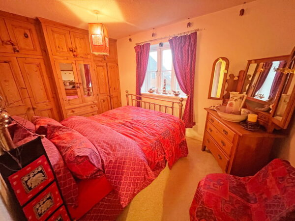 Foxglove Road, Hamilton, Leicester, Leicestershire, LE5 1TD