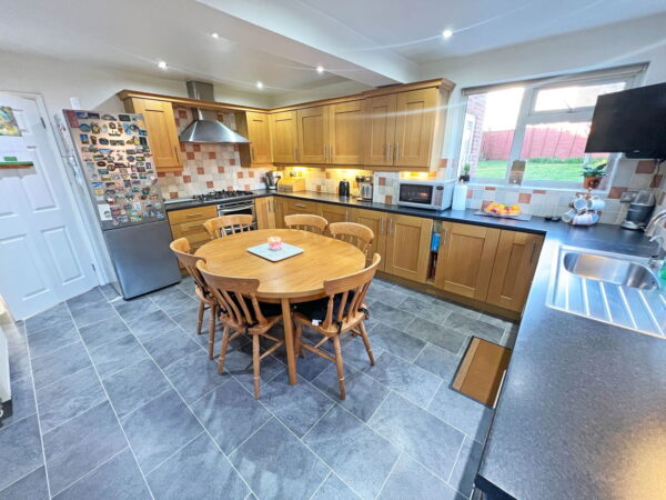 Clifton Drive, Ashby-de-la-zouch, Leicestershire, LE65 2QL