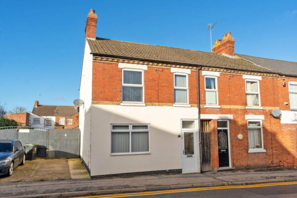 Station Road, Rushden, NN10