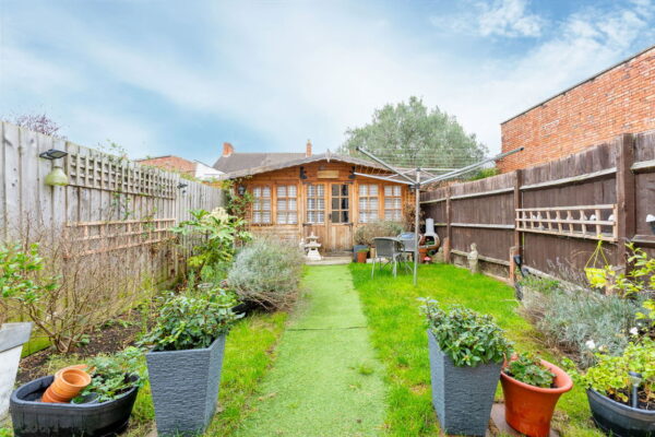 Station Road, Rushden, NN10