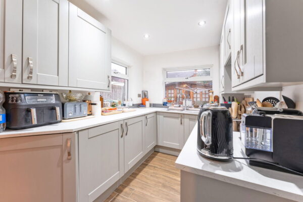 Station Road, Rushden, NN10