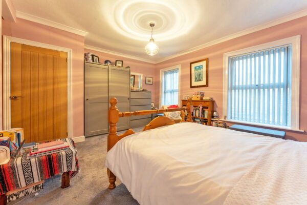 Station Road, Rushden, NN10