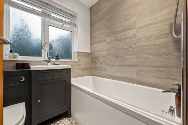 Southcliffe Road, Carlton, Nottingham, NG4 1ES