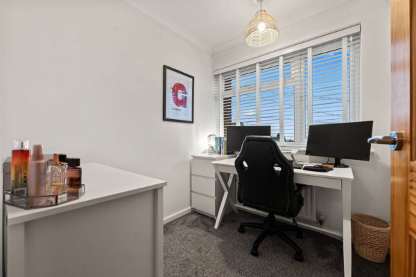 Southcliffe Road, Carlton, Nottingham, NG4 1ES