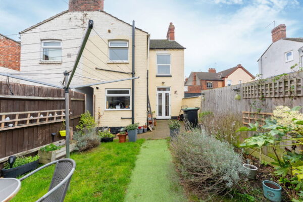 Station Road, Rushden, NN10