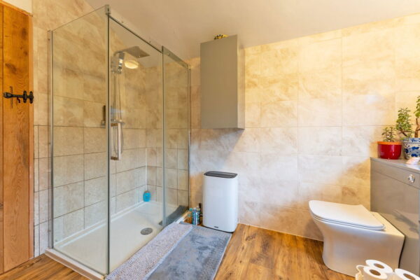 Station Road, Rushden, NN10