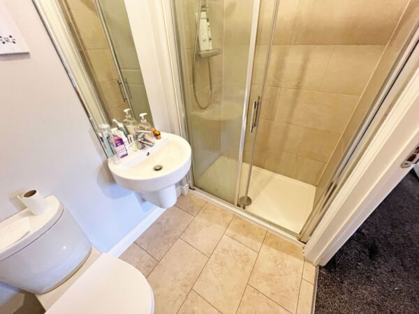 Laverton Road, Hamilton, Leicester, Leicestershire, LE5 1DW