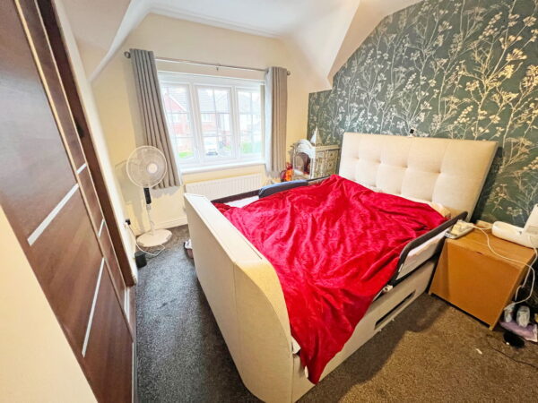 Laverton Road, Hamilton, Leicester, Leicestershire, LE5 1DW