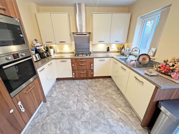 Laverton Road, Hamilton, Leicester, Leicestershire, LE5 1DW