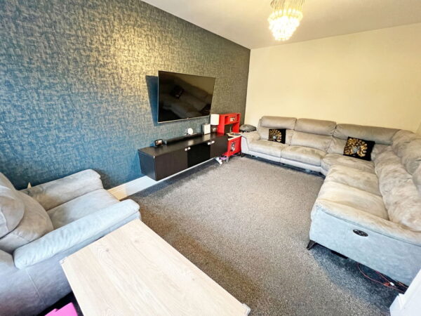 Laverton Road, Hamilton, Leicester, Leicestershire, LE5 1DW