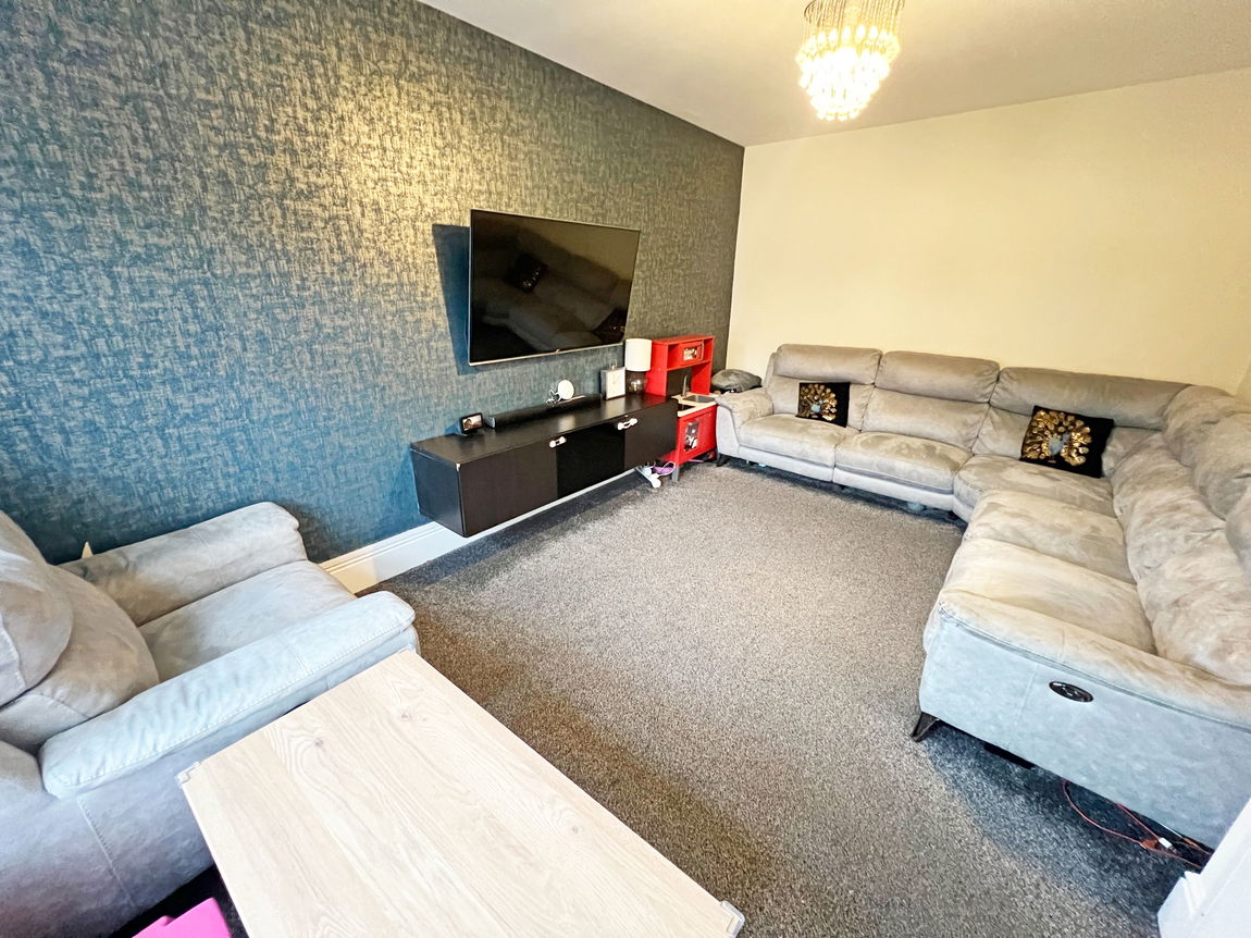 Laverton Road, Hamilton, Leicester, Leicestershire, LE5 1DW