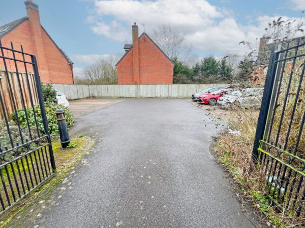 Sandhills Avenue, Hamilton, Leicester, Leicestershire, LE5 1QN