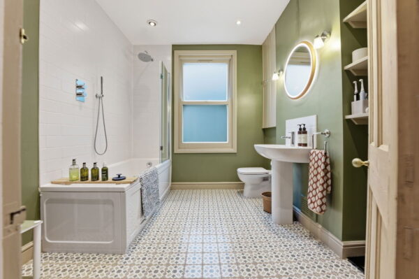 Ebers Grove, Nottingham, Nottinghamshire, NG3 5EA