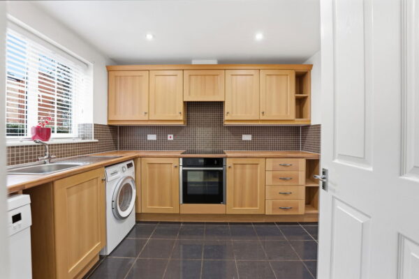 Potters Hollow, Bulwell, Nottingham, Nottinghamshire, NG6 8PB