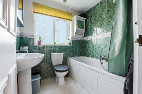 Chichester Close, Nottingham, NG5 9AX