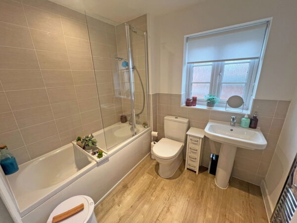 Irvine Crescent, Lubbesthorpe, Leicester, Leicestershire, LE19 4BT