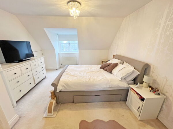 Sandhills Avenue, Hamilton, Leicester, Leicestershire, LE5 1QN