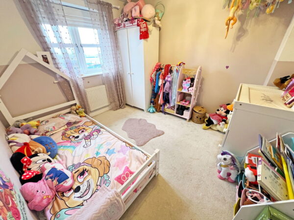 Sandhills Avenue, Hamilton, Leicester, Leicestershire, LE5 1QN