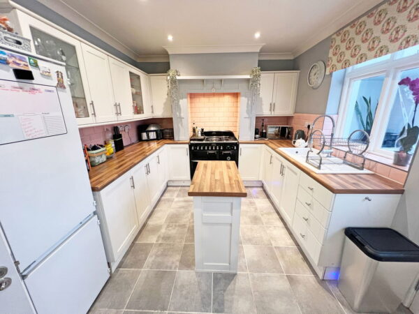 Newlands Avenue, Shepshed, Loughborough, Leicestershire, LE12 9DW