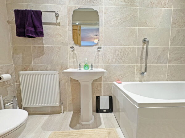 44 Albany Close, Skegness, Lincolnshire, PE25 2NE