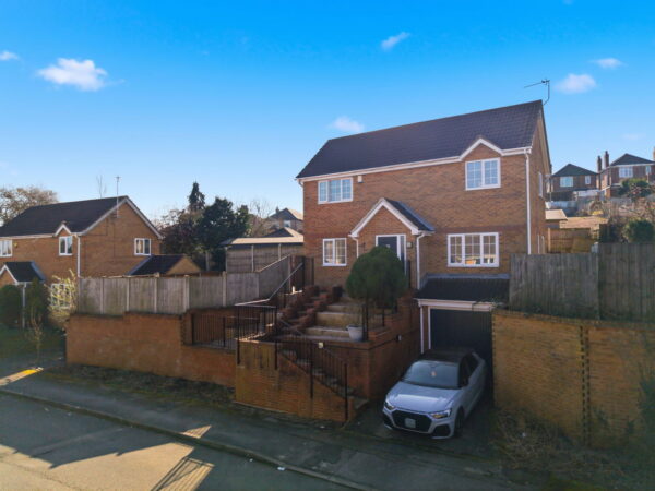 Hillcrest View, Carlton, Nottingham, Nottinghamshire, NG4 1LQ