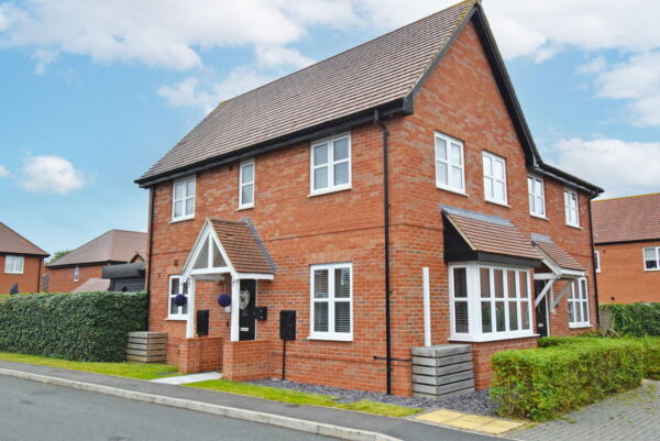 Deherle Lane, Hugglescote, Leicestershire, LE67 2EE