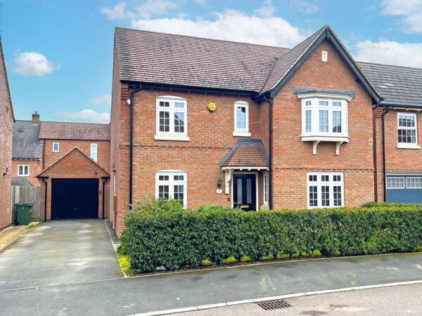 Irvine Crescent, Lubbesthorpe, Leicester, Leicestershire, LE19 4BT