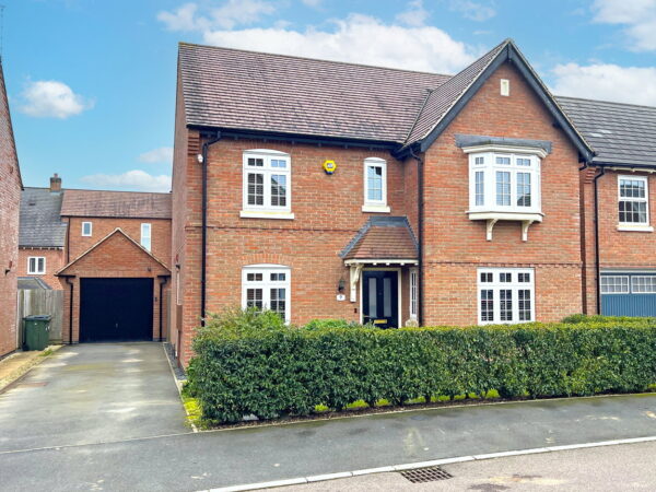 Irvine Crescent, Lubbesthorpe, Leicester, Leicestershire, LE19 4BT