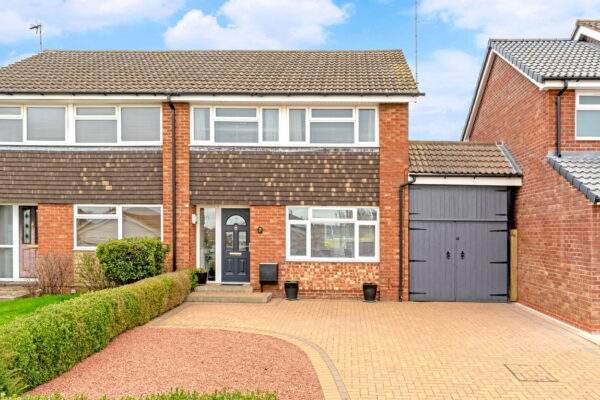 Foxons Barn Road, Rugby, Warwickshire, CV21