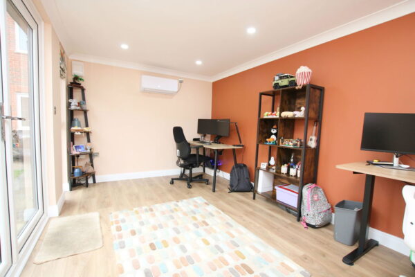 Hurricane Road, Hucknall, Nottingham, NG15 6WN