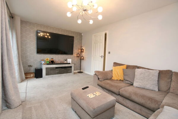 Hurricane Road, Hucknall, Nottingham, NG15 6WN