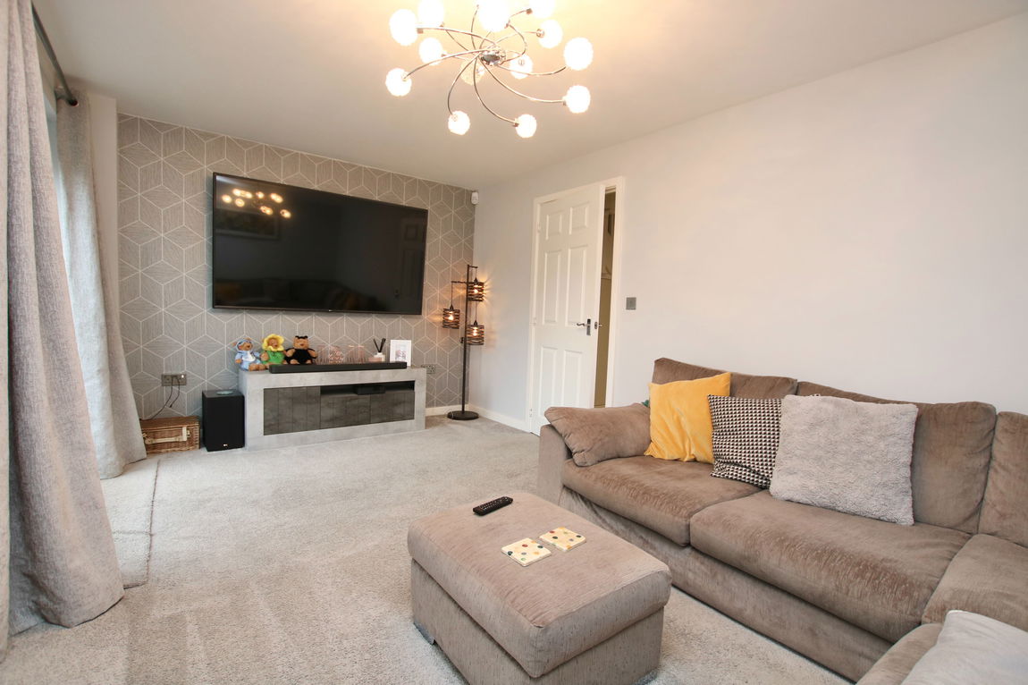 Hurricane Road, Hucknall, Nottingham, NG15 6WN