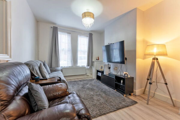 Midland Road, Rushden, NN10 9UJ