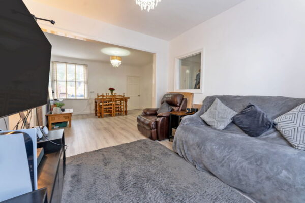 Midland Road, Rushden, NN10 9UJ