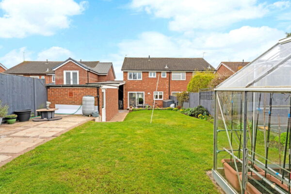 47 Foxons Barn Road, Rugby, Warwickshire, CV21