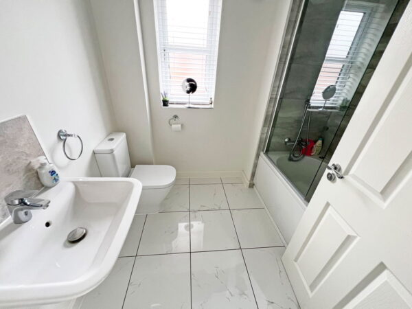 Deherle Lane, Hugglescote, Leicestershire, LE67 2EE