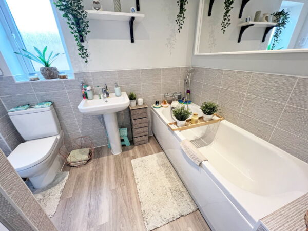 Irvine Crescent, Lubbesthorpe, Leicester, Leicestershire, LE19 4BT