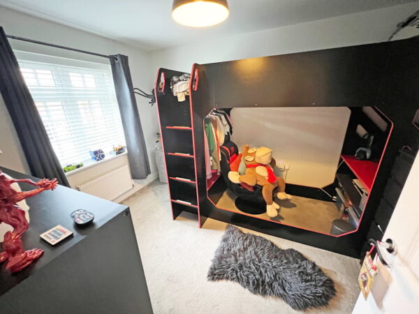 Irvine Crescent, Lubbesthorpe, Leicester, Leicestershire, LE19 4BT