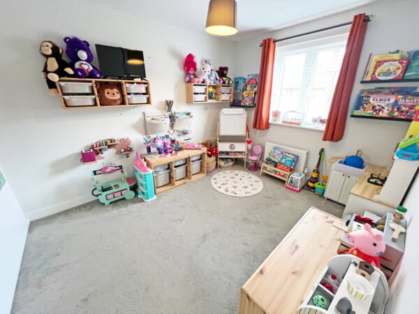 Irvine Crescent, Lubbesthorpe, Leicester, Leicestershire, LE19 4BT