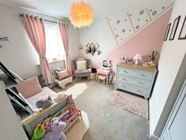 Irvine Crescent, Lubbesthorpe, Leicester, Leicestershire, LE19 4BT