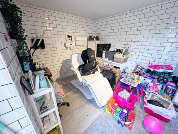 Irvine Crescent, Lubbesthorpe, Leicester, Leicestershire, LE19 4BT