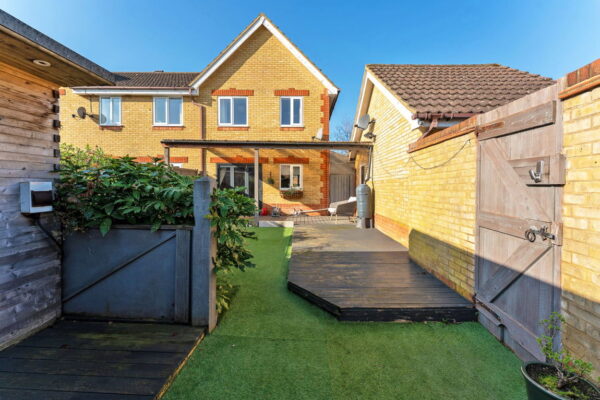 Muirfield, Great Denham, Bedford, Bedfordshire, MK40 4FB