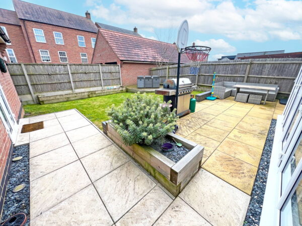 Irvine Crescent, Lubbesthorpe, Leicester, Leicestershire, LE19 4BT